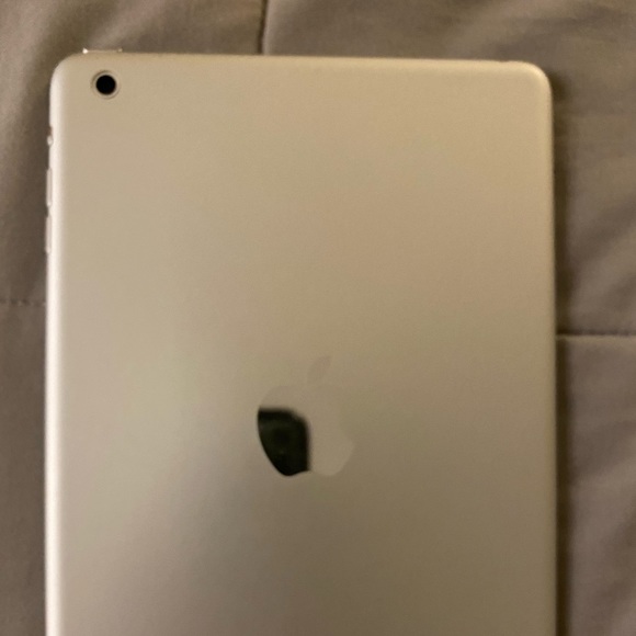 iPad Mini 1st generation - Picture 2 of 3
